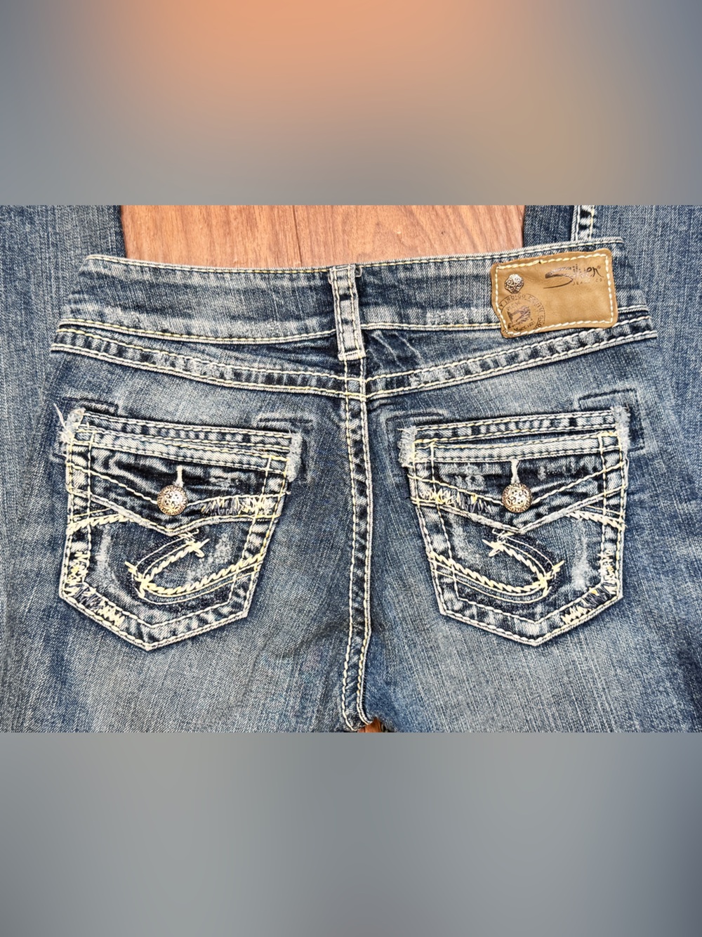 Silver Jeans BabyBoot Cut Blue Distressed Jeans with Embellished Pockets W26/L31 - Picture 5 of 12